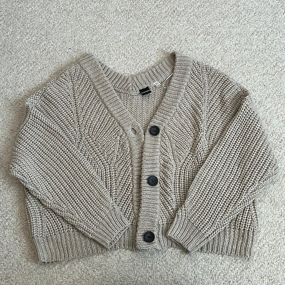 New Women’s cropped knit sweater